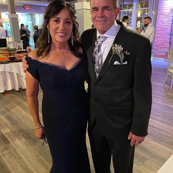 Stunning ‘Ideas by Barbara’ couture gown - Picture 2 of 3